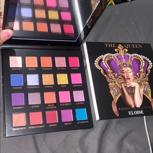 Eloise The Queen Eyeshadow Palette - Picture 2 of 2